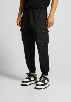 BERSHKA Pantaloni CargoBlack Uomo Pantaloni BEJ22E0CI-Q11