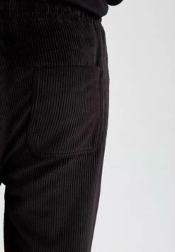 DeFacto RegularPantaloni SportiviBlack Uomo Pantaloni Sportivi E Joggers DEZ22E0HX-Q11 -Vendite Jones 010d960f13d445c892eb02b59f8271e0