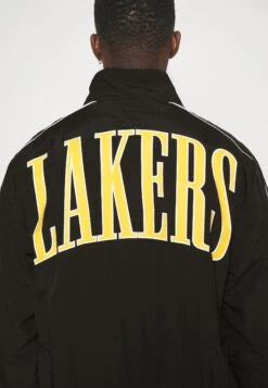 NEW ERA Lakers Track JacketGiacca SportivaBlack Uomo Pantaloni Sportivi E Joggers NE342F047-Q11 -Vendite Jones 098d0a4a56b14b579dbfdb4b2bb387c7