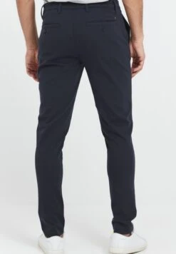 Solid SdoliveroPantaloniInsignia Blue Uomo Pantaloni SO422E02Q-K11 8 Solid SdoliveroPantaloniInsignia Blue Uomo Pantaloni SO422E02Q-K11 -Vendite Jones 0b22f05886aa4f28b47872fe5443e089