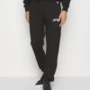 Les Deux Blake SweatpantsPantaloni SportiviBlack/White Uomo Pantaloni Sportivi E Joggers LEP22E030-Q11
