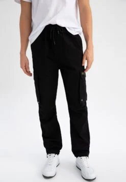 DeFacto Pantaloni CargoBlack Uomo Pantaloni DEZ22E0HU-Q11