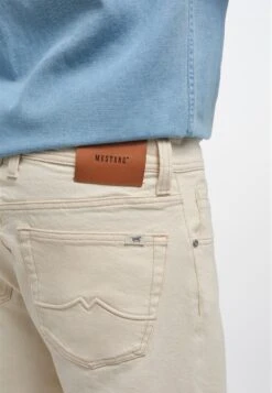 Mustang Style Denver Jeans Tapered FitWhisper White Uomo Jeans MU322G0OW-A11 -Vendite Jones 1d79ac3b289347d0901abe14c95dc5b4