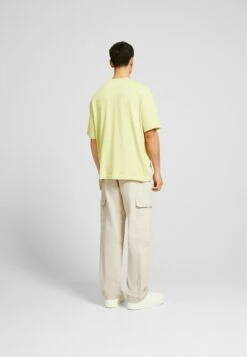 BERSHKA Cargo Straight - Pantaloni - Beige 8 BERSHKA Cargo Straight - Pantaloni - Beige -Vendite Jones 261a541ced4b470f81cf0af3178b777e