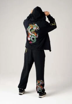 Ed Hardy Pantaloni SportiviBlack Uomo Pantaloni Sportivi E Joggers ED222E00R-Q11 -Vendite Jones 2692d2c9d4ea4d3fb4cb8f24c12d7164