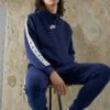 Nike Sportswear Club SuitTutaMidnight Navy Uomo Pantaloni Sportivi E Joggers NI122T089-K11