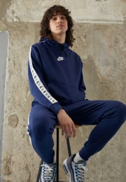 Nike Sportswear Club SuitTutaMidnight Navy Uomo Pantaloni Sportivi E Joggers NI122T089-K11