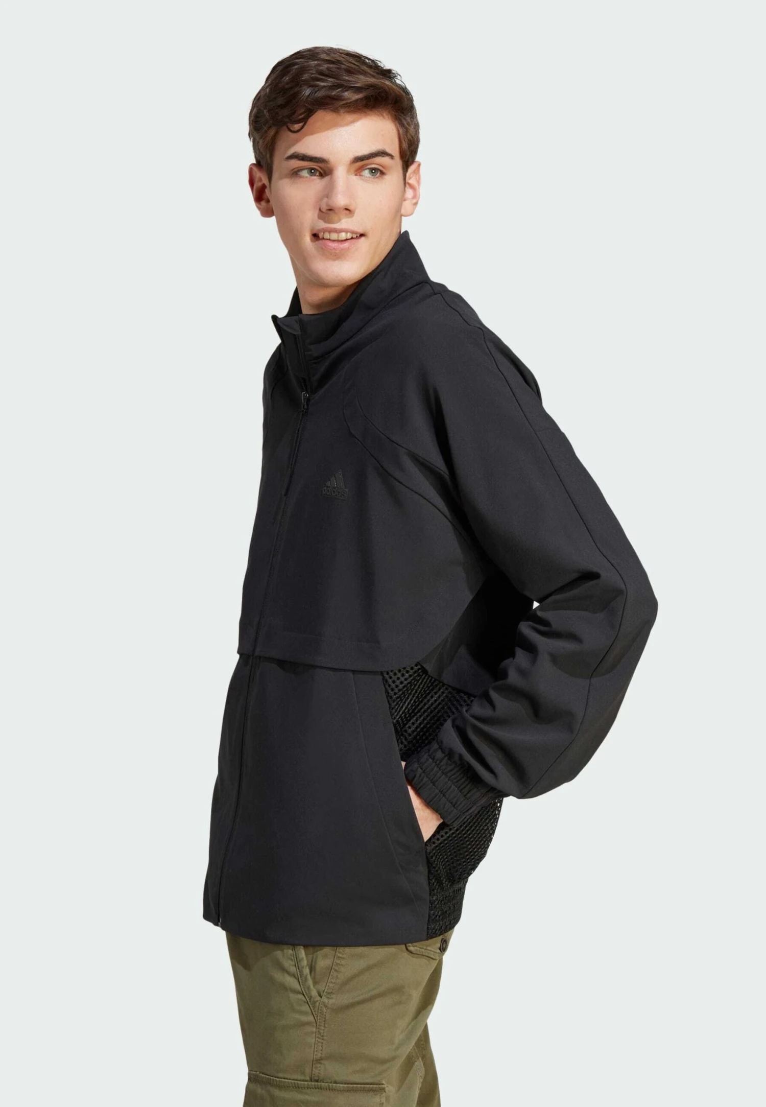 Adidas Sportswear City Escape TrackGiacca SportivaBlack Uomo Pantaloni Sportivi E Joggers ADQ22T00Z-Q11 6 Adidas Sportswear City Escape TrackGiacca SportivaBlack Uomo Pantaloni Sportivi E Joggers ADQ22T00Z-Q11 - immagine 6