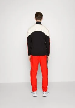 Adidas Sportswear M Cb TsTutaBright Red Uomo Pantaloni Sportivi E Joggers AD542K06M-G12 -Vendite Jones 294825f7da944a8fb7d9dc8684fe9676