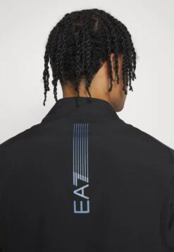 EA7 Emporio Armani Ventus JacketGiacca SportivaBlack Uomo Pantaloni Sportivi E Joggers EA742G00T-Q11 -Vendite Jones 297e74e422d347828cce9a08db61e132