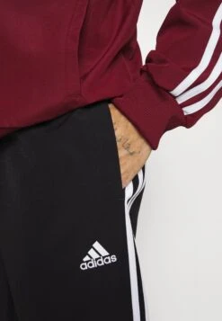 Adidas Sportswear 3Stripe Tracksuit SetTutaShadow Red/Black Uomo Pantaloni Sportivi E Joggers ADQ42K001-G11 -Vendite Jones 2ddb36f49dec43f3931a9985d1b0f118