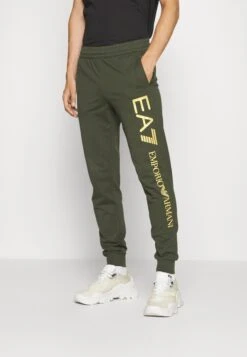 EA7 Emporio Armani TrouserPantaloni SportiviVerde Scuro Uomo Pantaloni Sportivi E Joggers EA722E03E-N11