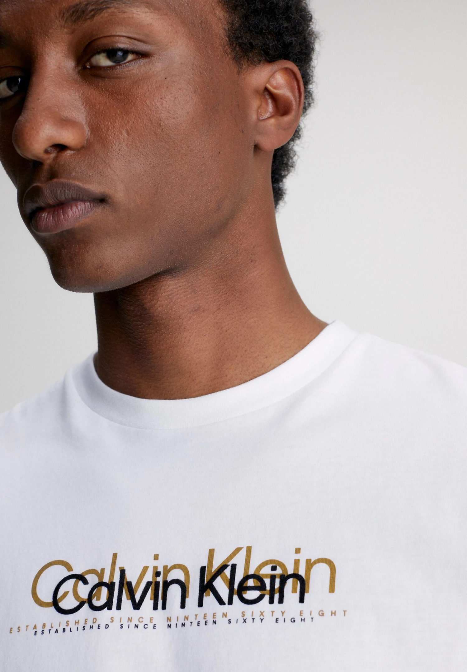 Calvin Klein Double Flock LogoT-Shirt Con StampaBright White Uomo T-shirt E Polo 6CA22O0G4-A11 4 Calvin Klein Double Flock LogoT-Shirt Con StampaBright White Uomo T-shirt E Polo 6CA22O0G4-A11 - immagine 4