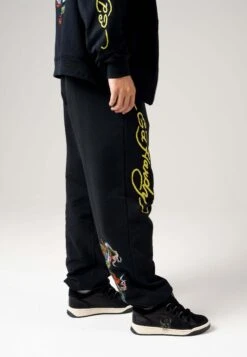 Ed Hardy Pantaloni SportiviBlack Uomo Pantaloni Sportivi E Joggers ED222E00R-Q11 -Vendite Jones 3407b8cb0cc142ed9efd3af486928500
