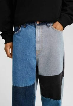BERSHKA Colour Block - Jeans Baggy - Light Blue -Vendite Jones 347a070b5b864e369bf00f3f53da4c56