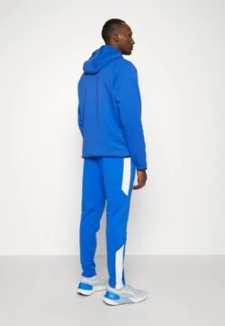 Under Armour Fashion Track PantPantaloni SportiviTeam Royal Uomo Pantaloni UN242E0RL-K11 -Vendite Jones 35cfe37317a64e5989d67e1ddb92643e