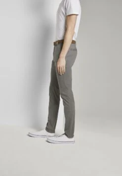 TOM TAILOR Denim Slim Fit Chino With BeltChinoCastlerock Grey Uomo Pantaloni TO722E03C-C12 -Vendite Jones 4045ee68aea54699a40e44426828c4bb