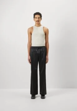 Han Kjøbenhavn Loose Track PantsPantaloniBlack Uomo Pantaloni HK022E01I-Q11