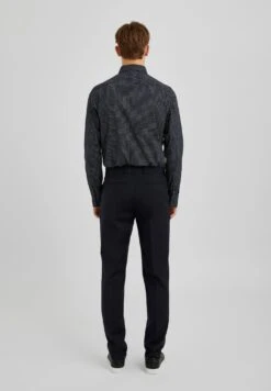 Bertoni KoliCamiciaMidnight Uomo Camicie B0122D027-K11 -Vendite Jones 43754baeb0fe463396664cb9786c2bcf