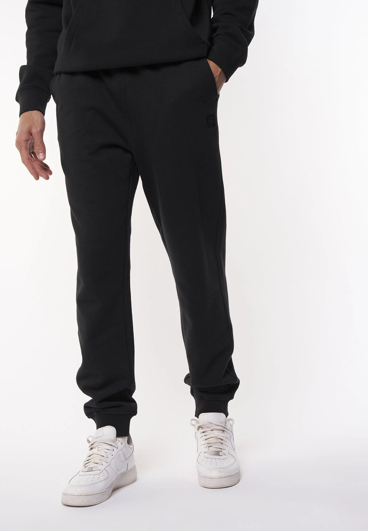 Jogging ChancePantaloni SportiviBlack Uomo Pantaloni Sportivi E Joggers AMK22E01G-Q11 1 Jogging ChancePantaloni SportiviBlack Uomo Pantaloni Sportivi E Joggers AMK22E01G-Q11