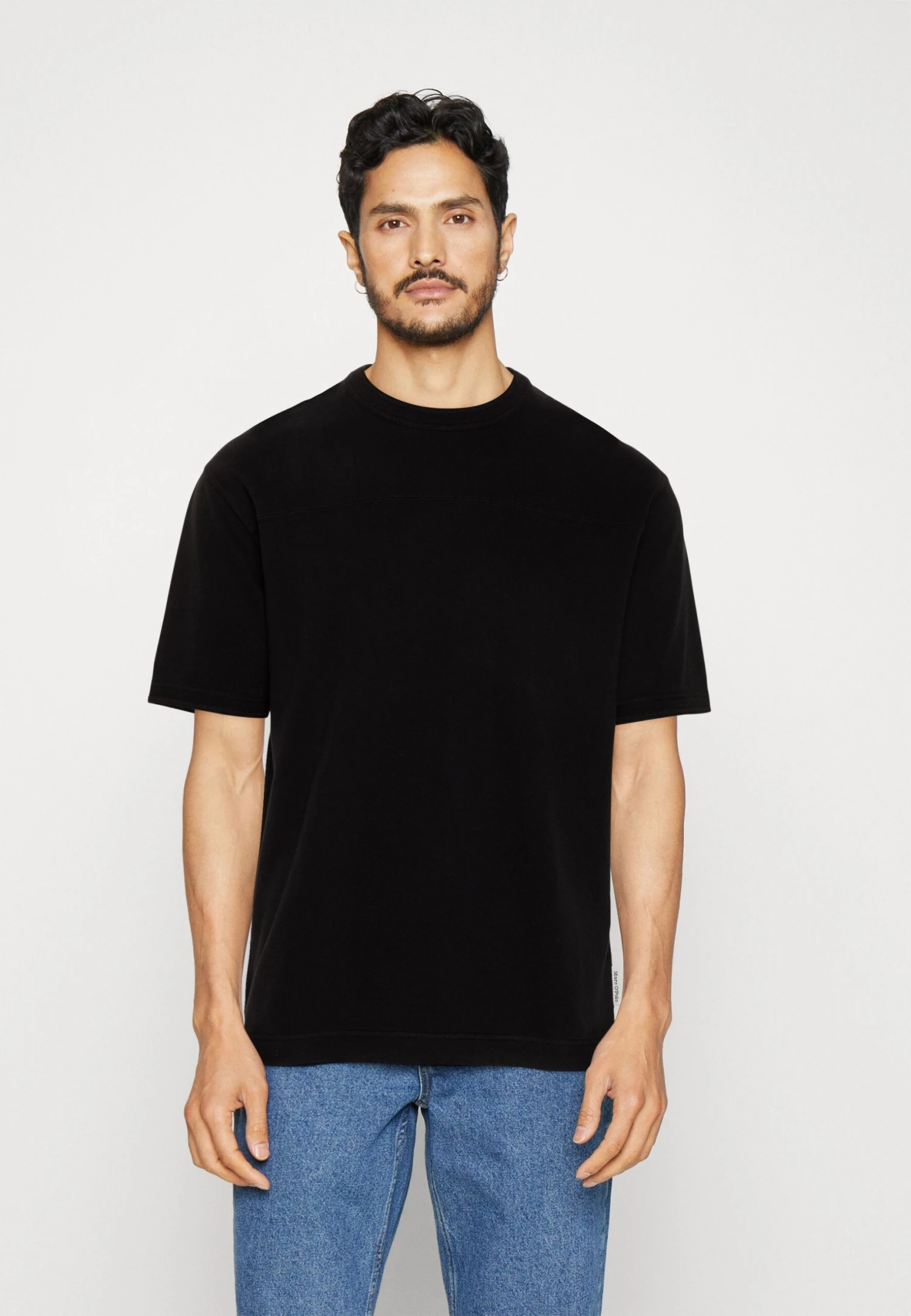 Marc O'Polo Short Sleeve Front Dividing Flatlock Stitching Binding At NeckT-Shirt BasicBlack Uomo T-shirt E Polo MA322O0IA-Q11 1 Marc O'Polo Short Sleeve Front Dividing Flatlock Stitching Binding At NeckT-Shirt BasicBlack Uomo T-shirt E Polo MA322O0IA-Q11