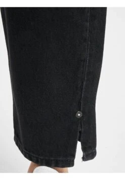 Premium Hanna Jeans Slim FitBlack Uomo Jeans 2Y021N00A-Q11 -Vendite Jones 4d7d5e9b2beb4af0afacaa26dc34e2ca