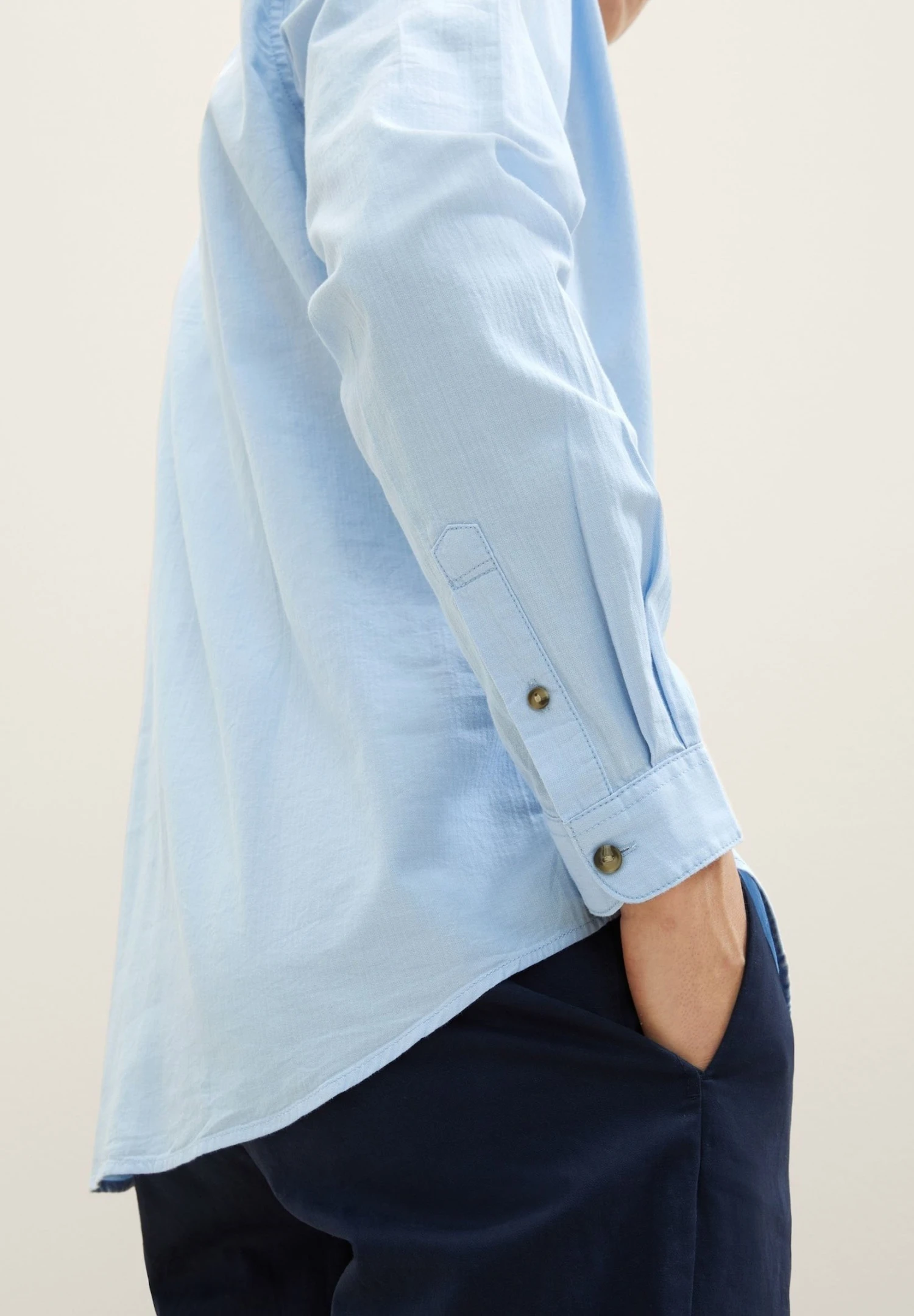 TOM TAILOR Denim Mit BrusttascheCamiciaMiddle Blue Mini Herringbone Uomo Camicie TO722D0S3-K12 4 TOM TAILOR Denim Mit BrusttascheCamiciaMiddle Blue Mini Herringbone Uomo Camicie TO722D0S3-K12 - immagine 4