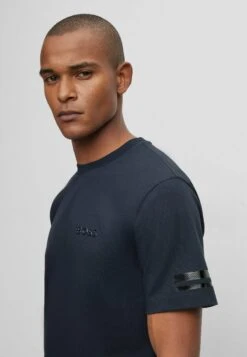 Boss T-Shirt BasicDark Blue Two Uomo T-shirt E Polo BB122O10C-K11 -Vendite Jones 5916a7726a354736bb5700974ed52279