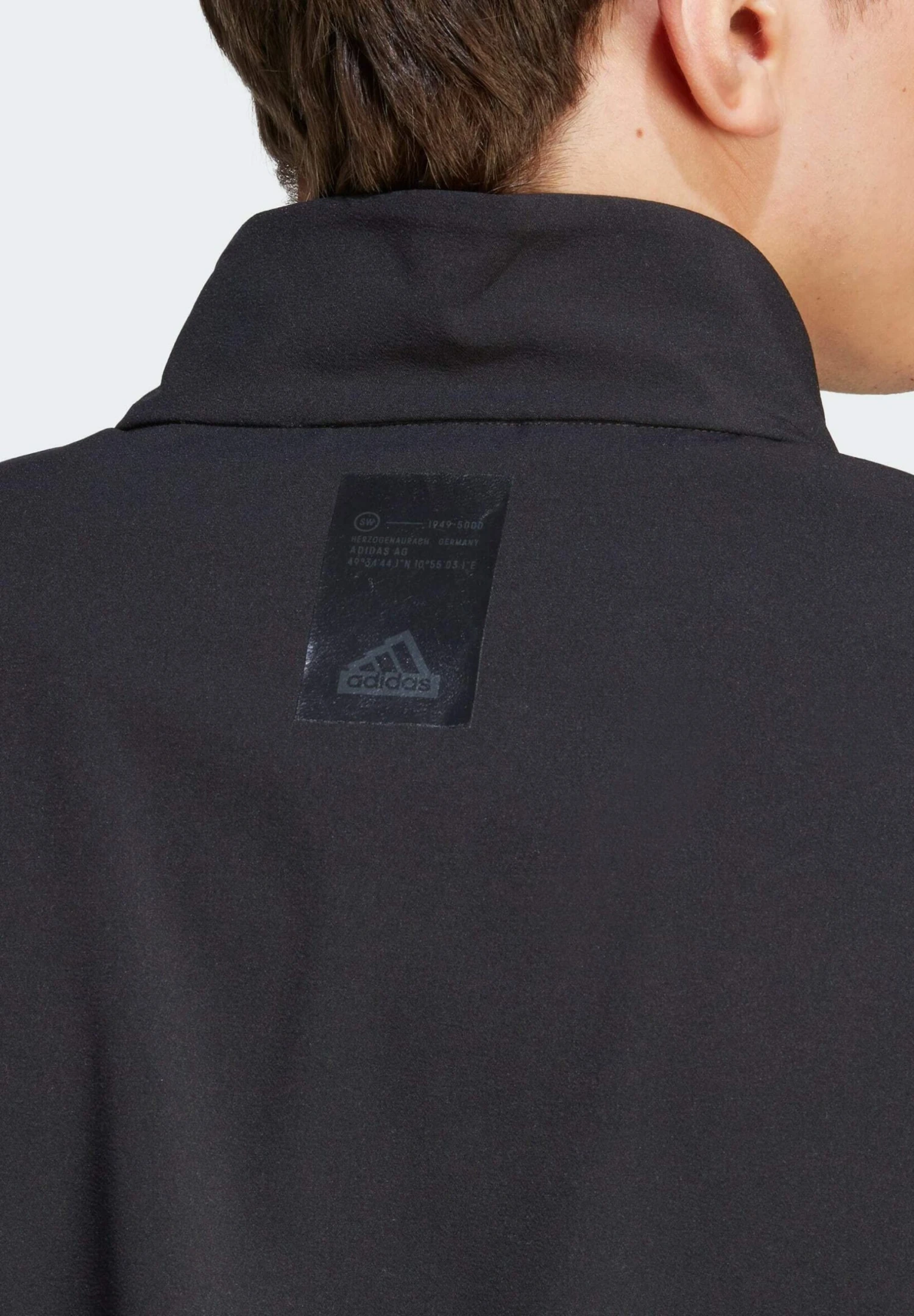 Adidas Sportswear City Escape TrackGiacca SportivaBlack Uomo Pantaloni Sportivi E Joggers ADQ22T00Z-Q11 5 Adidas Sportswear City Escape TrackGiacca SportivaBlack Uomo Pantaloni Sportivi E Joggers ADQ22T00Z-Q11 - immagine 5