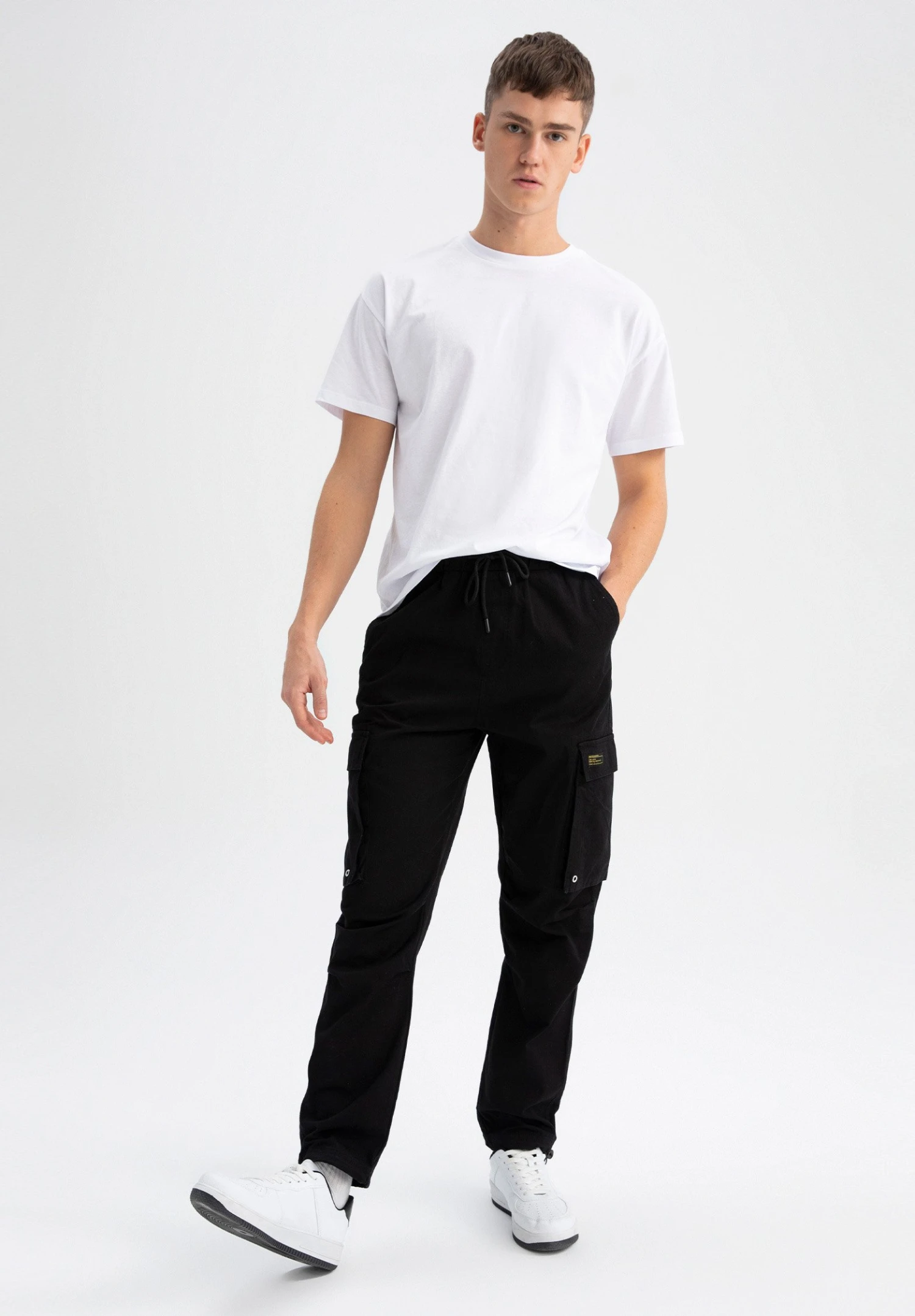 DeFacto Pantaloni CargoBlack Uomo Pantaloni DEZ22E0HU-Q11 2 DeFacto Pantaloni CargoBlack Uomo Pantaloni DEZ22E0HU-Q11 - immagine 2