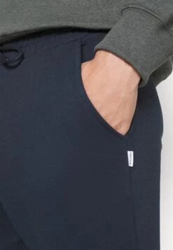 Jack & Jones Stgordon Bradley GmsPantaloni SportiviNavy Blazer Uomo Pantaloni Sportivi E Joggers JA222E1A3-K11 9 Jack & Jones Stgordon Bradley GmsPantaloni SportiviNavy Blazer Uomo Pantaloni Sportivi E Joggers JA222E1A3-K11 -Vendite Jones 6176f9caf9664dc7a350296cfa3f0d34