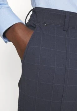 Boss PerinChinoDark Blue Uomo Pantaloni BB122A0P5-K11 9 Boss PerinChinoDark Blue Uomo Pantaloni BB122A0P5-K11 -Vendite Jones 69449420bc7d4fc69e0c7e07c251afcd