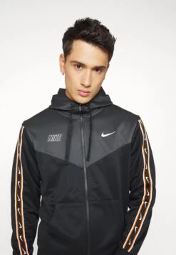 Nike Sportswear M Nsw Repeat Sw Pk Fz Giacca SportivaBlack/Dark Smoke Grey/White Uomo Pantaloni Sportivi E Joggers NI122T098-Q11 13 Nike Sportswear M Nsw Repeat Sw Pk Fz Giacca SportivaBlack/Dark Smoke Grey/White Uomo Pantaloni Sportivi E Joggers NI122T098-Q11 -Vendite Jones 6efcd450a9be44f09d475c8615afacad