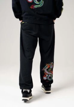 Ed Hardy Pantaloni SportiviBlack Uomo Pantaloni Sportivi E Joggers ED222E00R-Q11 -Vendite Jones 72abacdcfa1741f195844a8dfdc72dfa