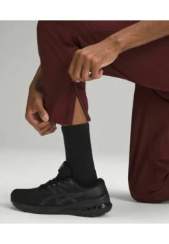 Lululemon Surge Raw Pantaloni SportiviRed Merlot Uomo Pantaloni LLS42E011-G11 -Vendite Jones 7a1d7cddba5e47809d2fb9e3d95546b5