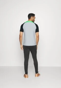 Nike Performance Liverpool Fc Strike EliteSquadraWolf Grey/Black/Poison Green/Black Uomo T-shirt E Polo N1242D5K4-C11 7 Nike Performance Liverpool Fc Strike EliteSquadraWolf Grey/Black/Poison Green/Black Uomo T-shirt E Polo N1242D5K4-C11 -Vendite Jones 83f9f4cdbbd84d82b3ab6c9c7aa43fab