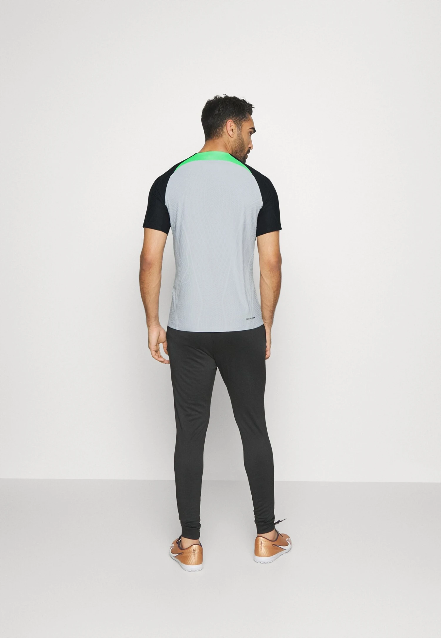 Nike Performance Liverpool Fc Strike EliteSquadraWolf Grey/Black/Poison Green/Black Uomo T-shirt E Polo N1242D5K4-C11 3 Nike Performance Liverpool Fc Strike EliteSquadraWolf Grey/Black/Poison Green/Black Uomo T-shirt E Polo N1242D5K4-C11 - immagine 3