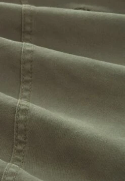 TOM TAILOR Denim Pantaloni CargoDusty Olive Green Uomo Pantaloni TO722E06Z-N11 -Vendite Jones 845421e497794949aab3ca270bf469dc