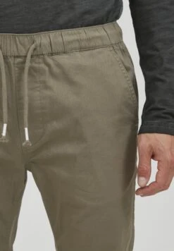 Louis Pantaloni SportiviDusty Olive Uomo Pantaloni 11322E006-C11 -Vendite Jones 884d0ba42eeb48f9b5e189b08fdcd9ce