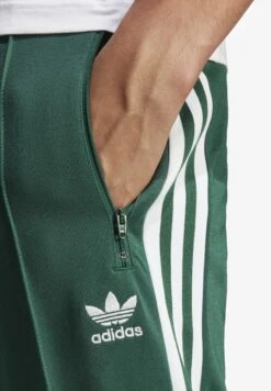 Adidas Originals BeckenbauerPantaloni SportiviDark Green Uomo Pantaloni AD122E0FV-M11 11 Adidas Originals BeckenbauerPantaloni SportiviDark Green Uomo Pantaloni AD122E0FV-M11 -Vendite Jones 88518407df764ca8ba75ac33e18c71bb