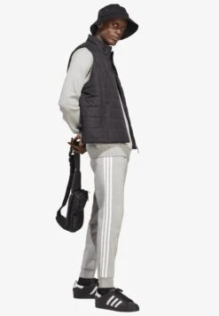 Adidas Originals 3 Stripes Pantaloni SportiviMedium Grey Heather Uomo Pantaloni Sportivi E Joggers AD122E0G3-C11 -Vendite Jones 8931d8909b864e20a2fece96cf11e367