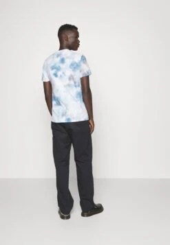 Hollister Co. Tie Dye PrintT-Shirt Con StampaBlue/Tan Wash Uomo T-shirt E Polo H0422O0EU-K11 -Vendite Jones 8b8985a8840a4e908781904f67fb912b