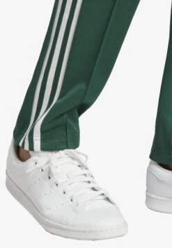 Adidas Originals BeckenbauerPantaloni SportiviDark Green Uomo Pantaloni AD122E0FV-M11 10 Adidas Originals BeckenbauerPantaloni SportiviDark Green Uomo Pantaloni AD122E0FV-M11 -Vendite Jones 903a6b245f5741948089f5b2e071301a