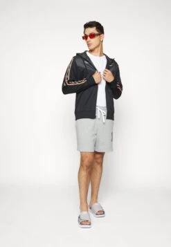 Nike Sportswear M Nsw Repeat Sw Pk Fz Giacca SportivaBlack/Dark Smoke Grey/White Uomo Pantaloni Sportivi E Joggers NI122T098-Q11 9 Nike Sportswear M Nsw Repeat Sw Pk Fz Giacca SportivaBlack/Dark Smoke Grey/White Uomo Pantaloni Sportivi E Joggers NI122T098-Q11 -Vendite Jones 94e2d1c180dd46ab973eb77cb971c83d