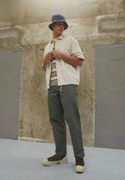 Nike Sportswear Club - Camicia - Orewood -Vendite Jones 982ba32d7bb343db910cad6e06724ecc