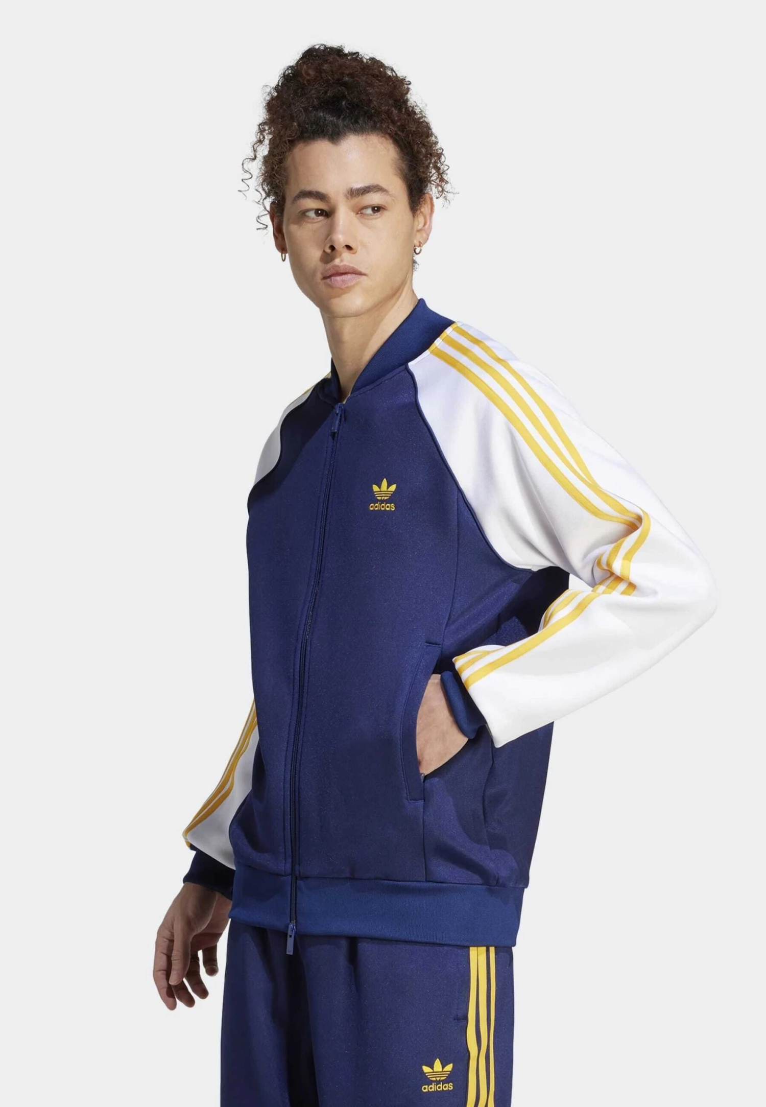 Adidas Originals ClassicsGiacca SportivaDark Blue Crew Yellow White Uomo Pantaloni Sportivi E Joggers AD122T0ED-K11 1 Adidas Originals ClassicsGiacca SportivaDark Blue Crew Yellow White Uomo Pantaloni Sportivi E Joggers AD122T0ED-K11