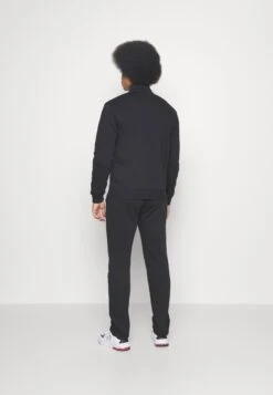 Champion Classic Full ZipTutaNbk/Nbk/Nbk/Wht Uomo Pantaloni Sportivi E Joggers C7642K03G-Q11 -Vendite Jones a7e5aaa2150947029d817e3fe26e2a96