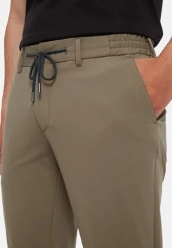 B Tech Stretch PantaloniMilitary Green Uomo Pantaloni BQ122E02D-M11 8 B Tech Stretch PantaloniMilitary Green Uomo Pantaloni BQ122E02D-M11 -Vendite Jones aa62a0c982a44073945a294e854c6c1d