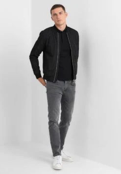 Prima pagina -Vendite Jones afe8929ec7fe4fa794b3b35531a6975e