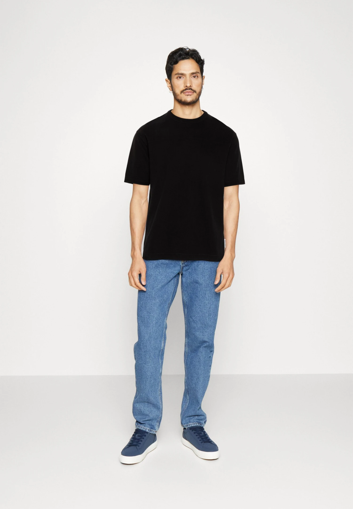 Marc O'Polo Short Sleeve Front Dividing Flatlock Stitching Binding At NeckT-Shirt BasicBlack Uomo T-shirt E Polo MA322O0IA-Q11 2 Marc O'Polo Short Sleeve Front Dividing Flatlock Stitching Binding At NeckT-Shirt BasicBlack Uomo T-shirt E Polo MA322O0IA-Q11 - immagine 2
